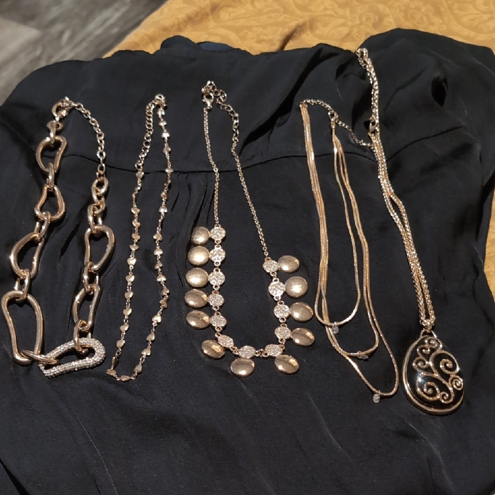 5 Gold Fashion Necklaces